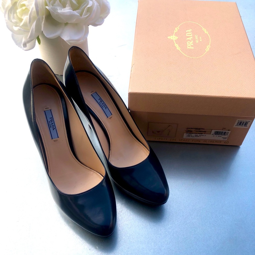 PRADA Spazzolato Fume Navy Pumps- Size 40